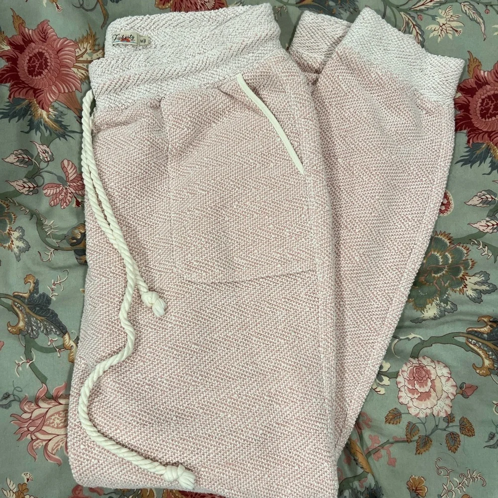 Pink Textured Knit Women’s Faherty Pants - Medium - Picture 2 of 6